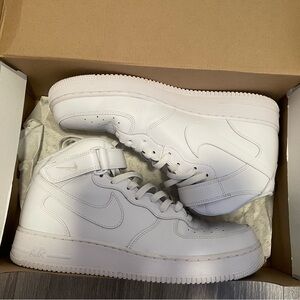 Men’s Nike brand Air Force 1 07 Mid in white, size: 13